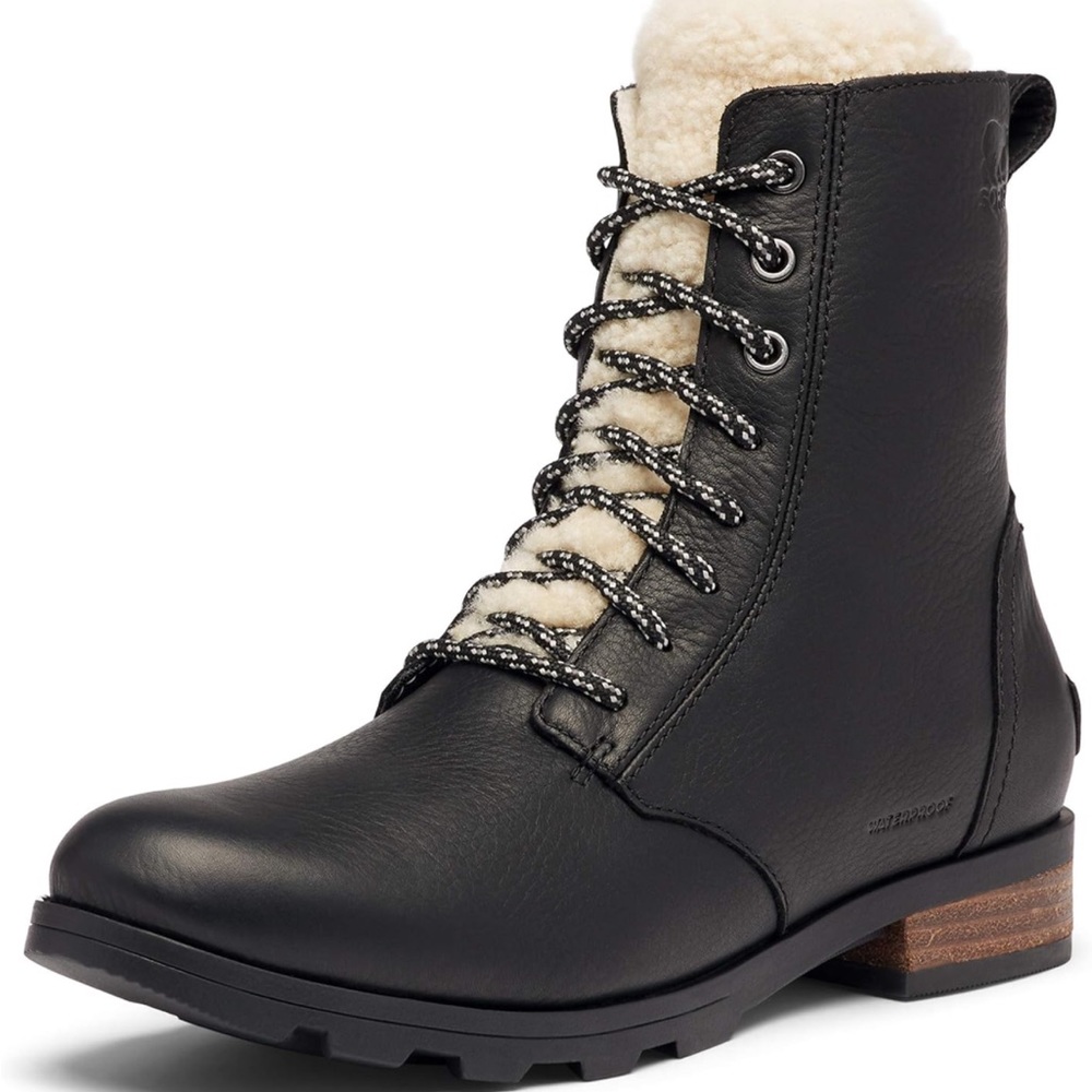 Sorel Emelie Short Lace Up Cozy Boot. Waterproof. Size 8 brand new